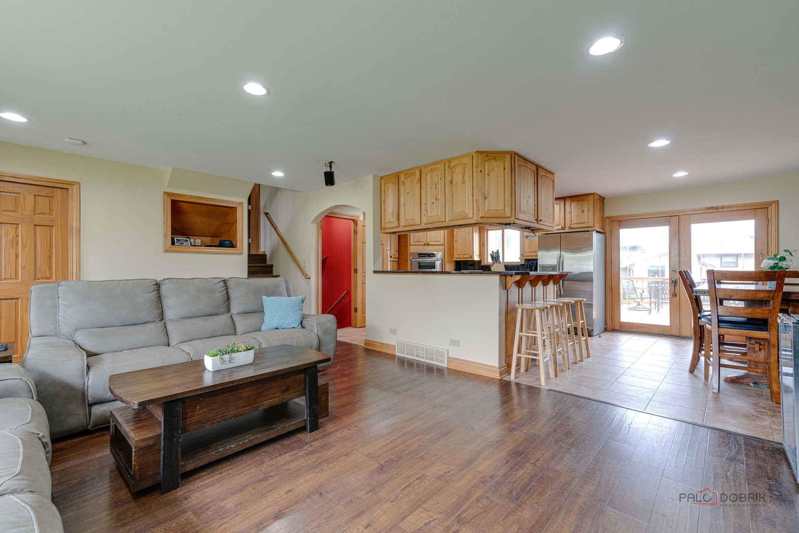 422 S Thornwood Drive, Lindenhurst, IL 60046