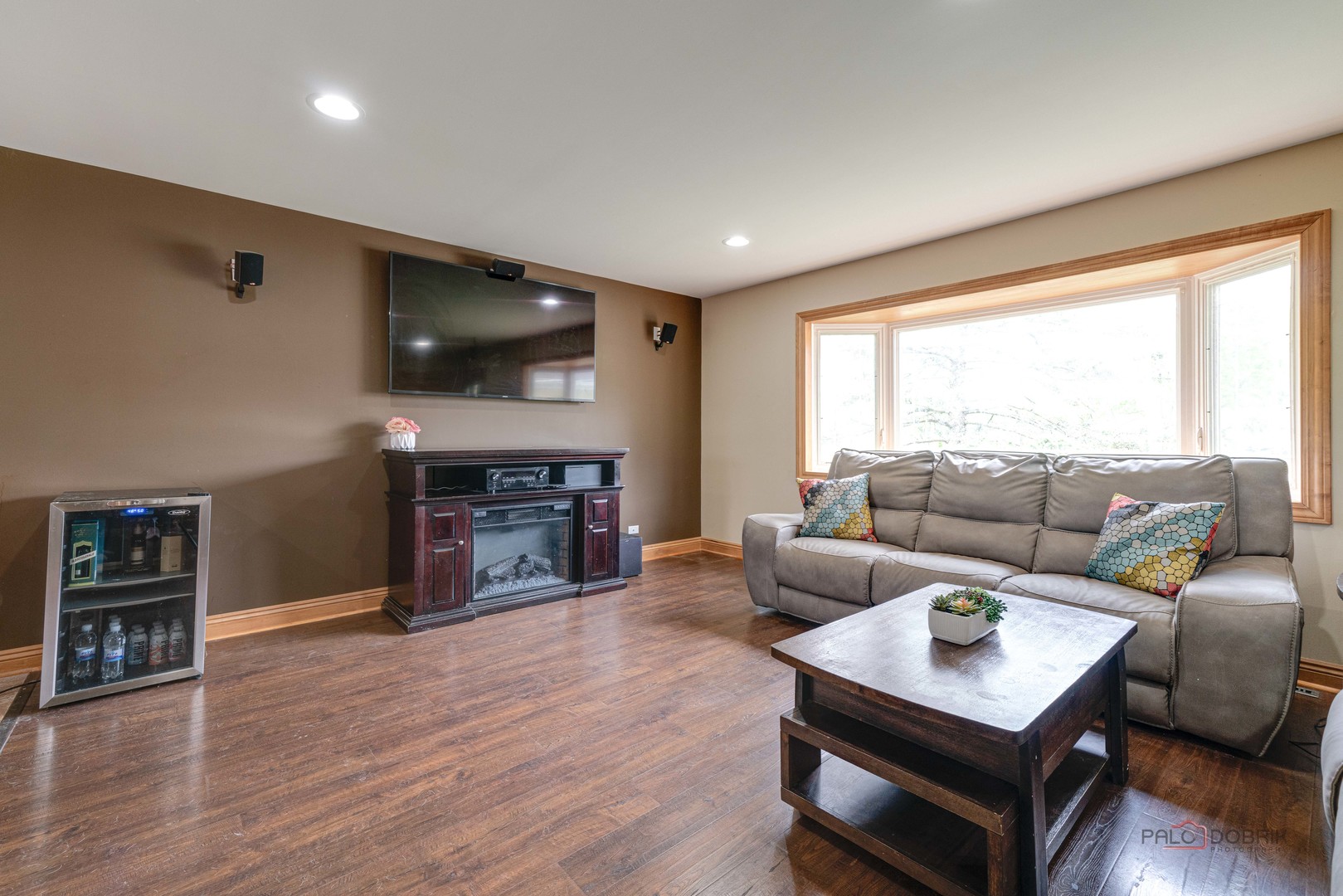 422 S Thornwood Drive, Lindenhurst, IL 60046