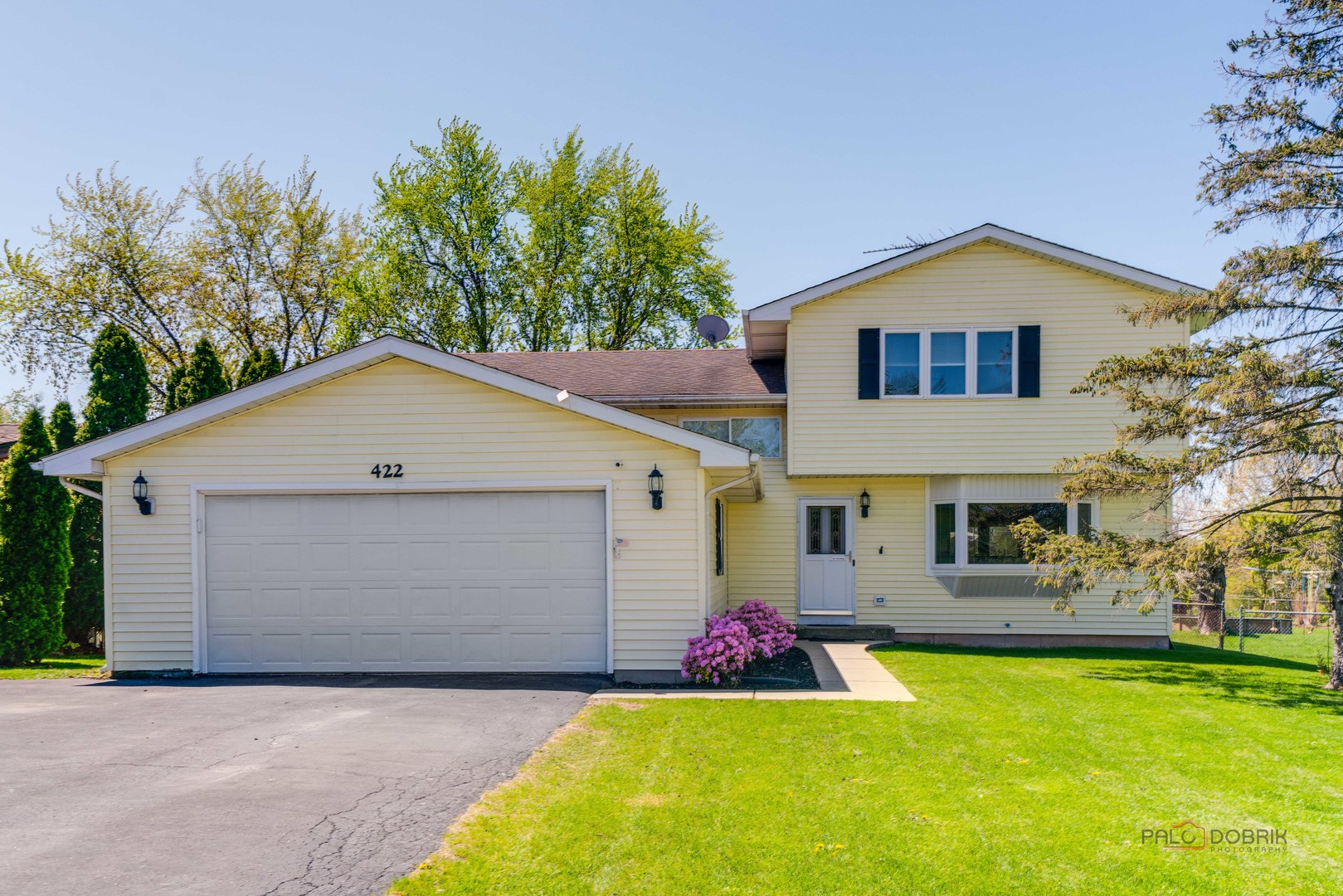 422 S Thornwood Drive, Lindenhurst, IL 60046