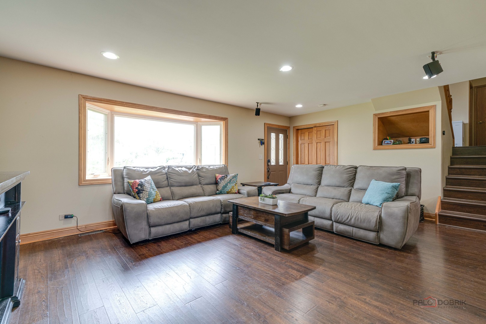 422 S Thornwood Drive, Lindenhurst, IL 60046