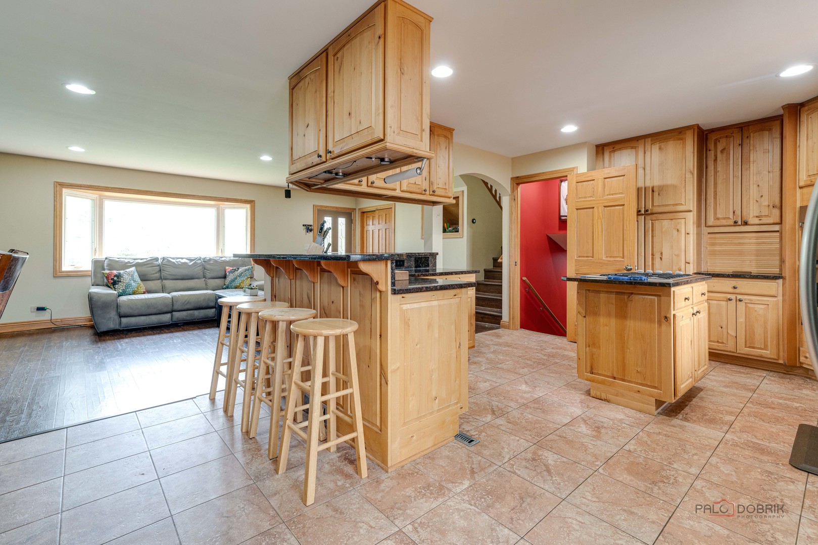 422 S Thornwood Drive, Lindenhurst, IL 60046