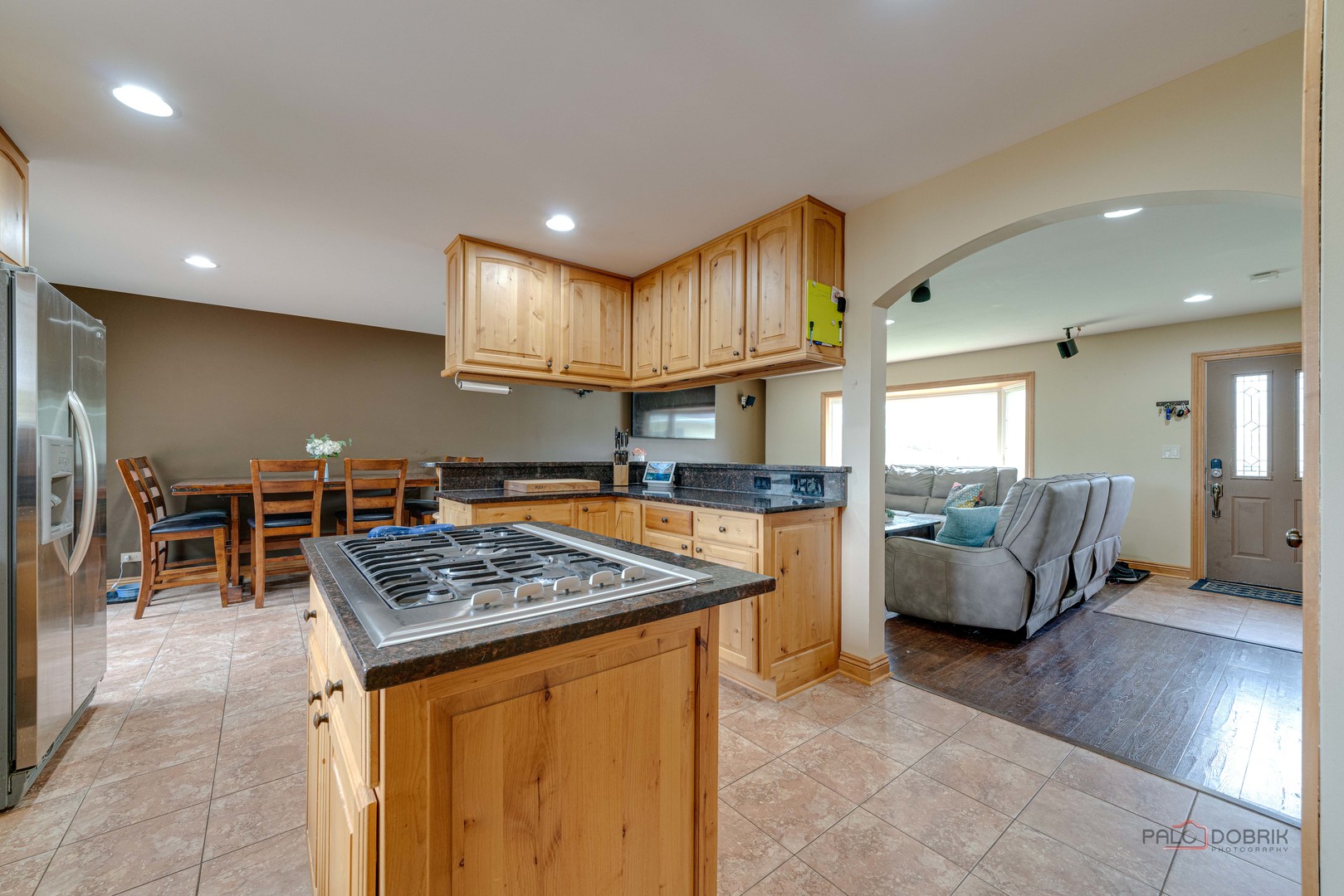 422 S Thornwood Drive, Lindenhurst, IL 60046