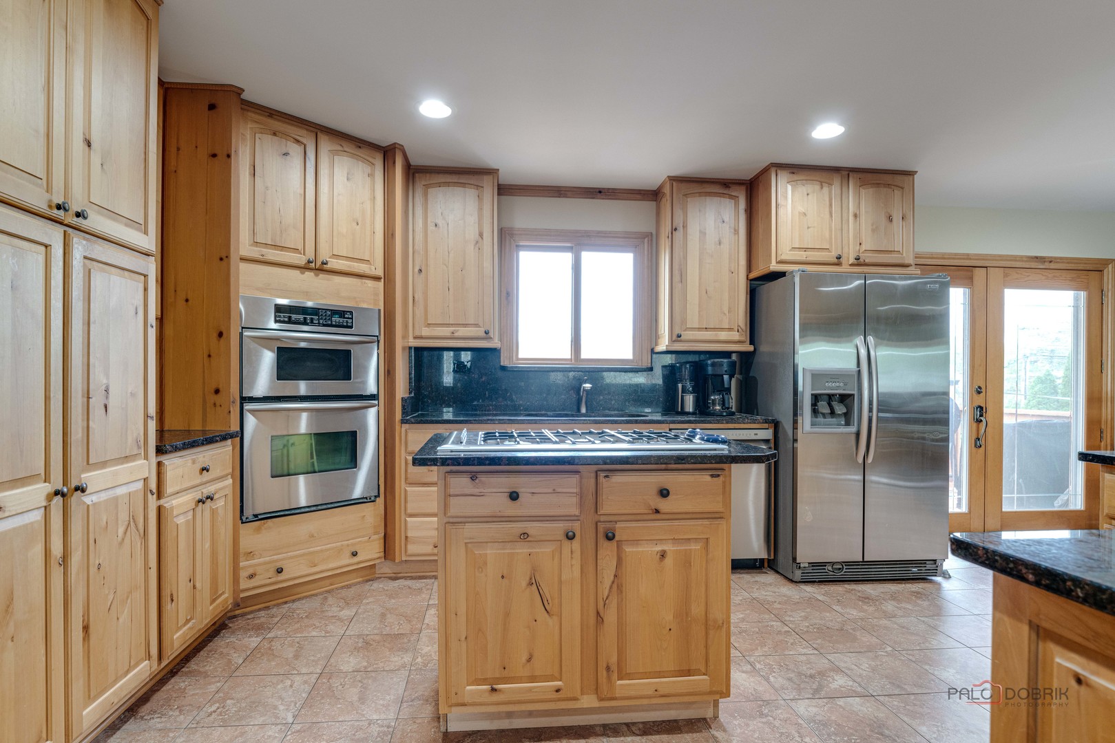 422 S Thornwood Drive, Lindenhurst, IL 60046