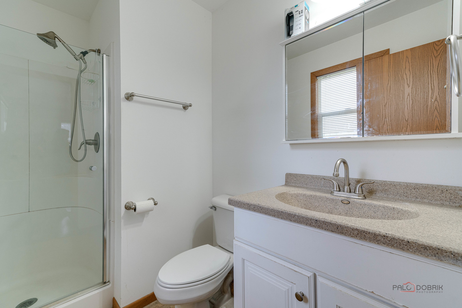 422 S Thornwood Drive, Lindenhurst, IL 60046