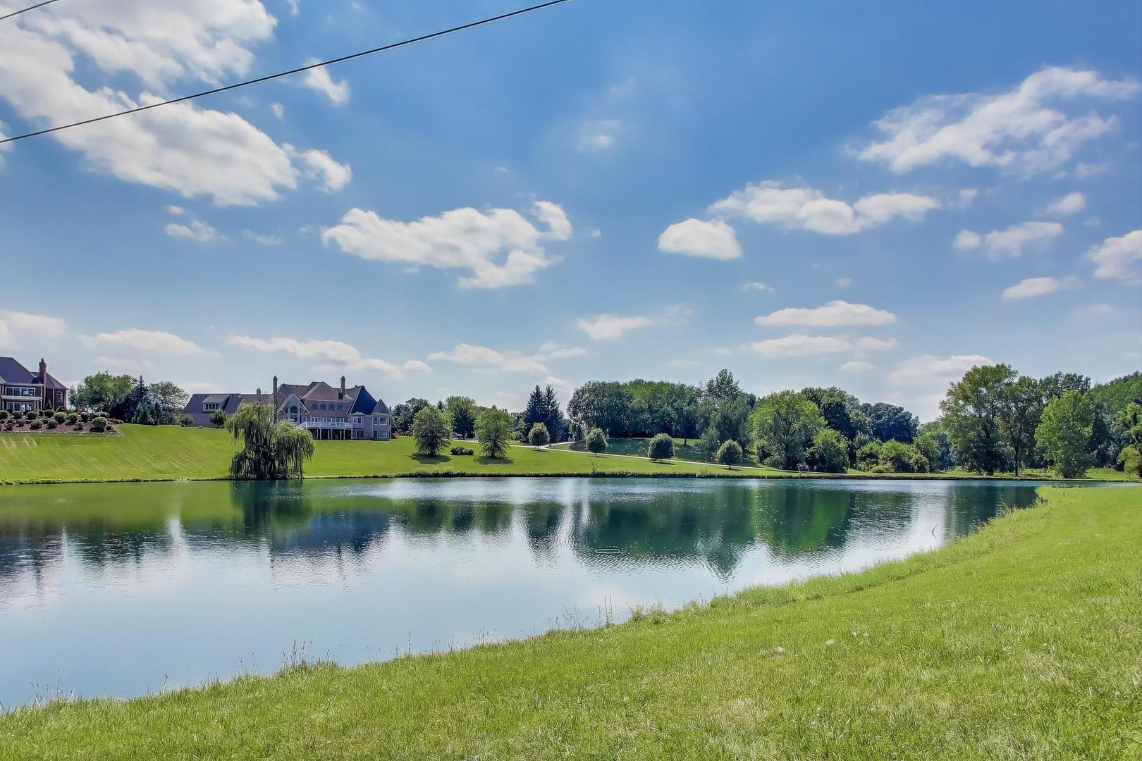 273 Bridlewood Lane, Valparaiso, IN 46385