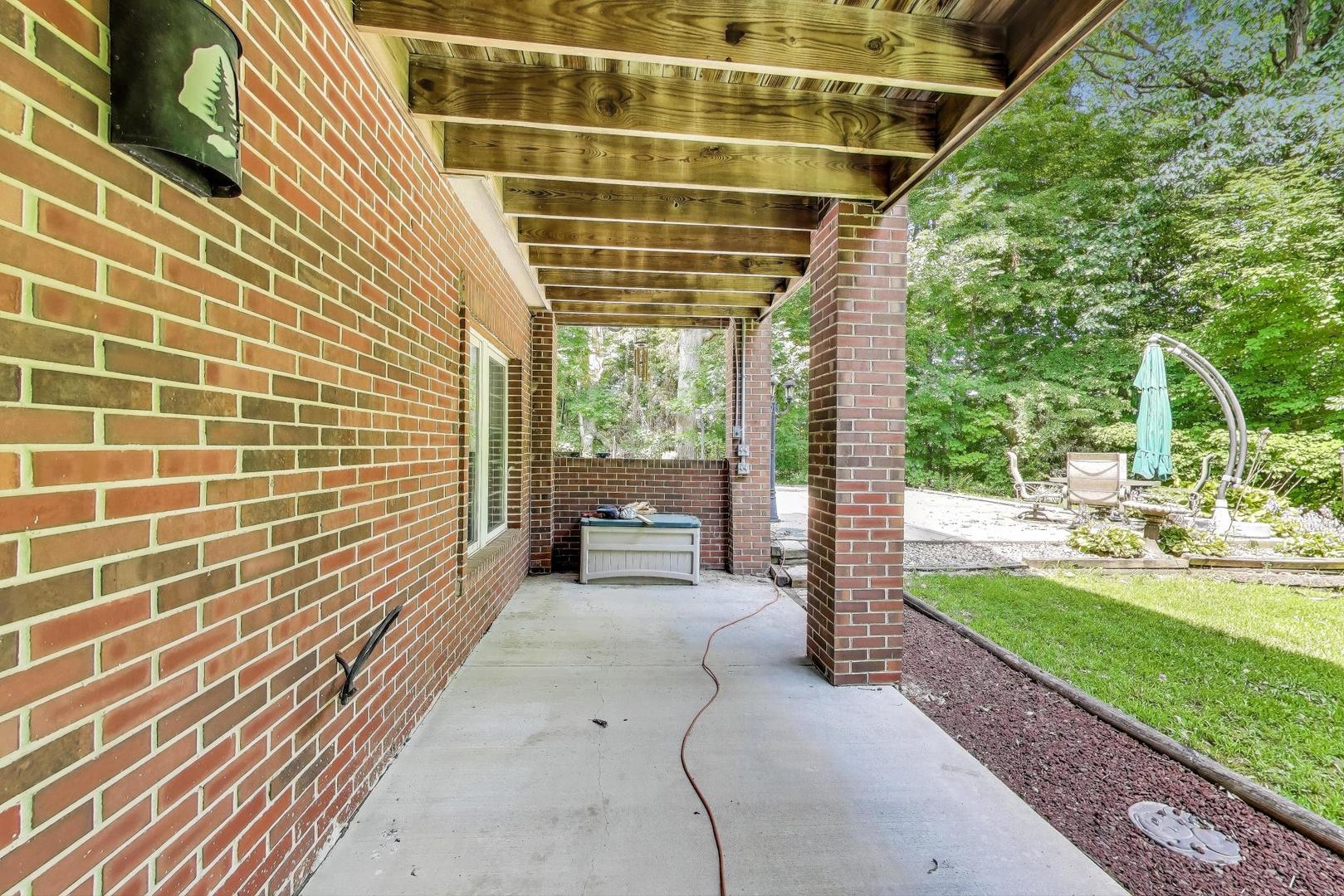 273 Bridlewood Lane, Valparaiso, IN 46385