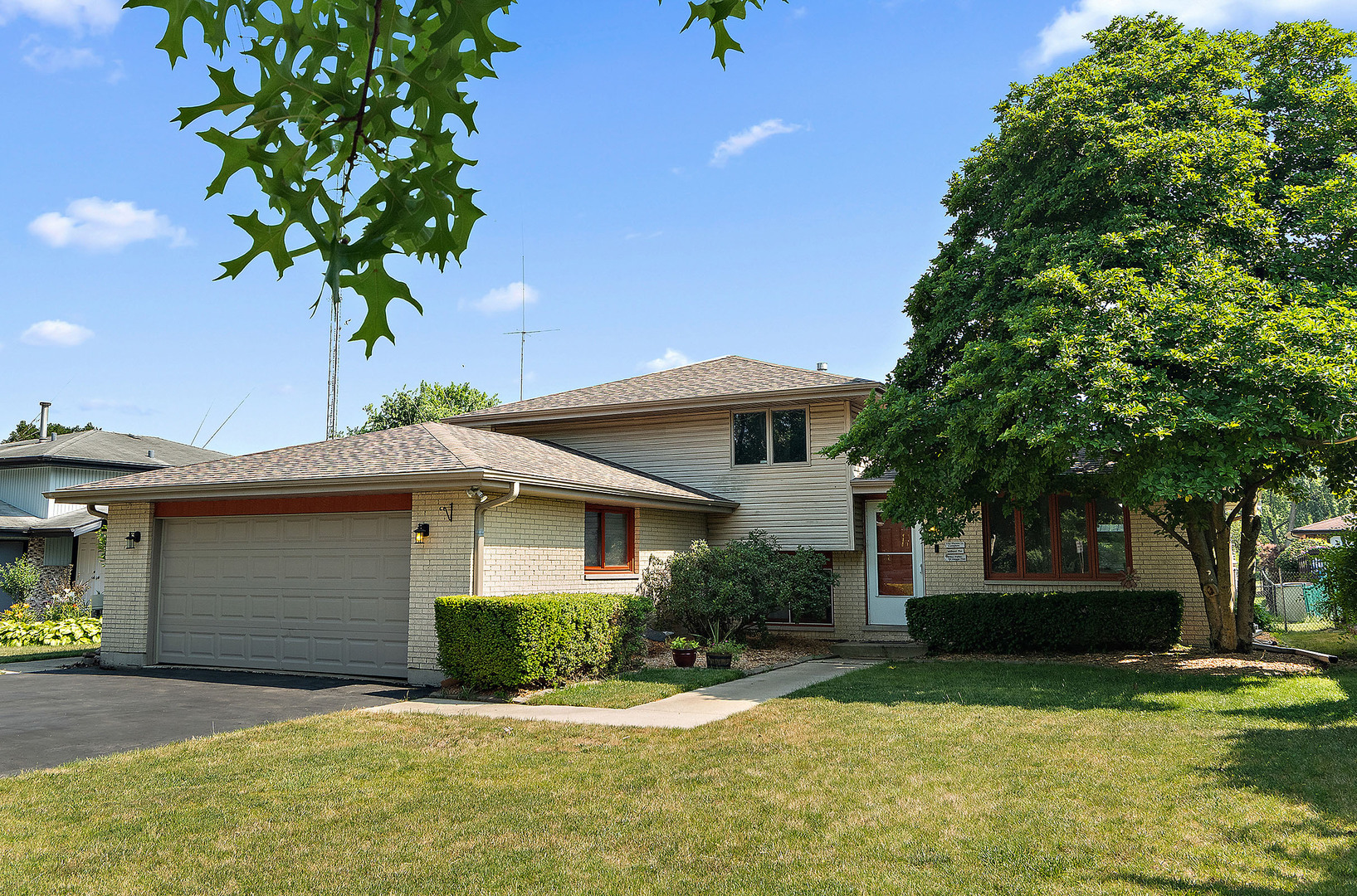 5551 143rd Street, Midlothian, IL 60445