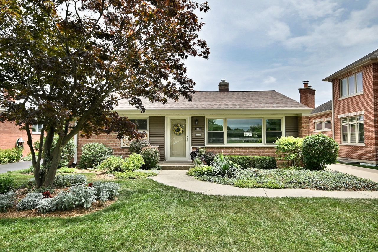 8281 N Washington Street, Niles, IL 60714