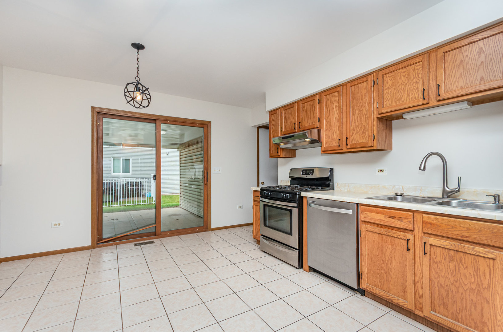 265 Hickory Oaks Drive, Bolingbrook, IL 60490