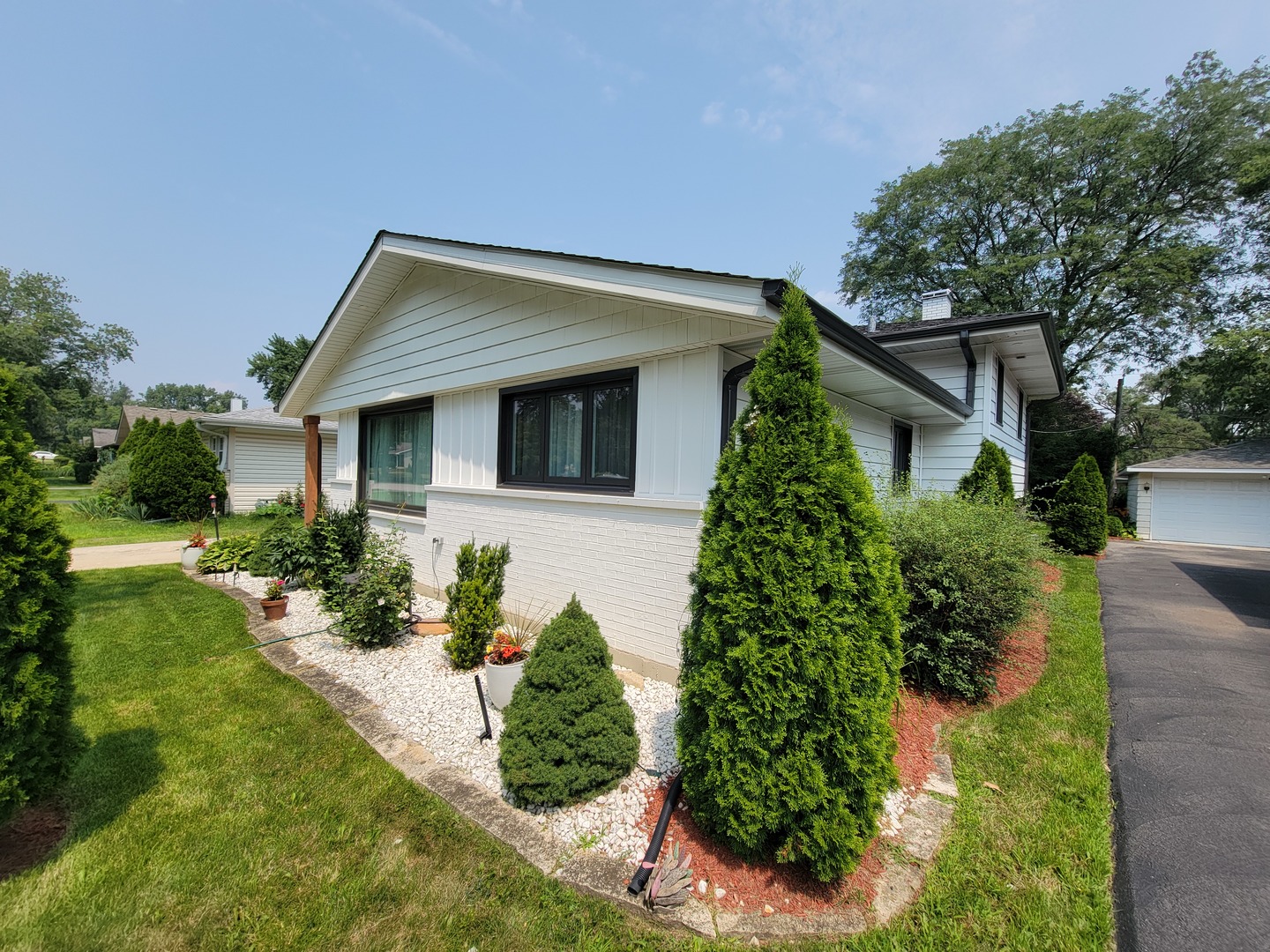 5785 Tennessee Avenue, Clarendon Hills, IL 60514
