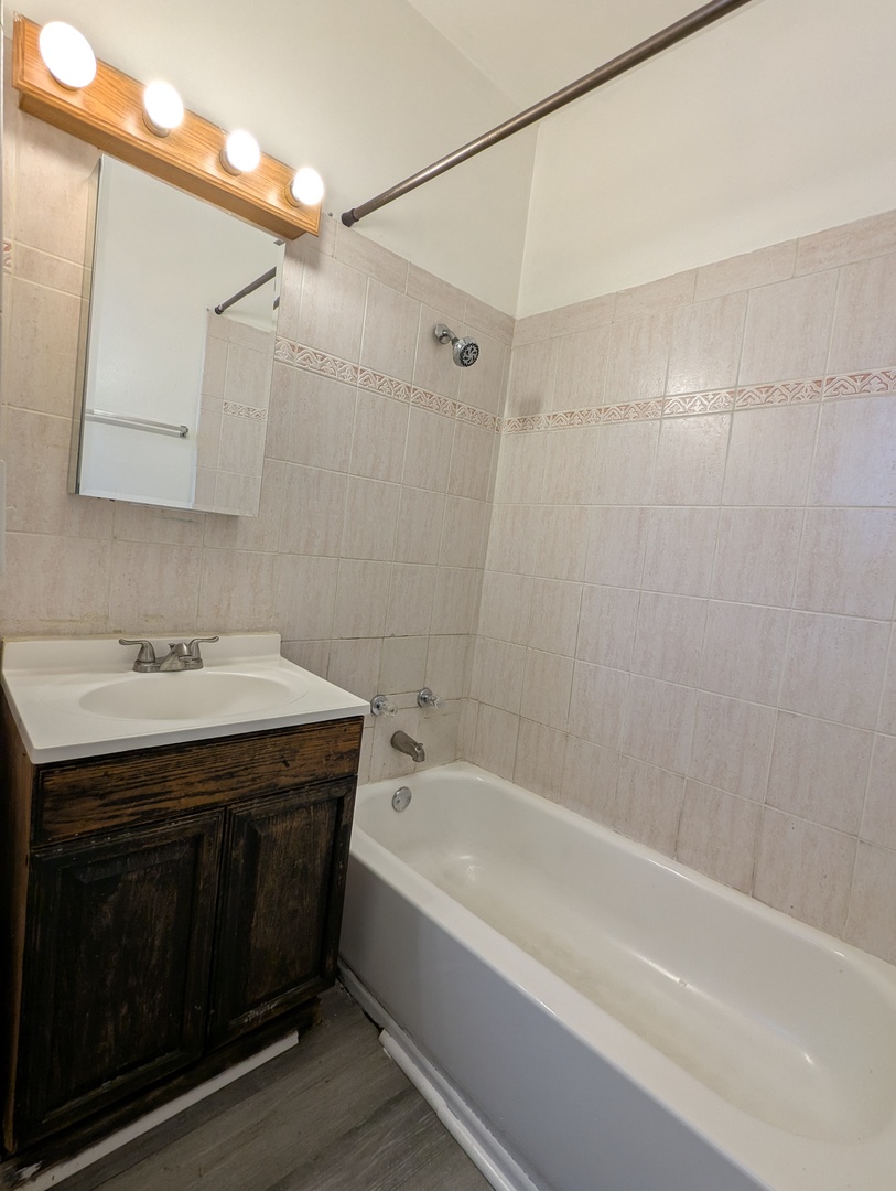 4447 W Carroll Avenue #2, Chicago, IL 60624
