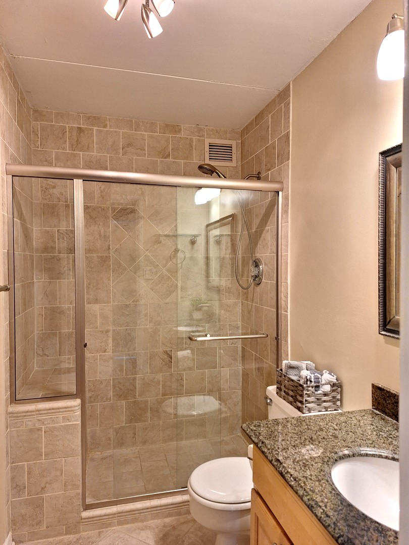 2015 S Finley Road #203, Lombard, IL 60148