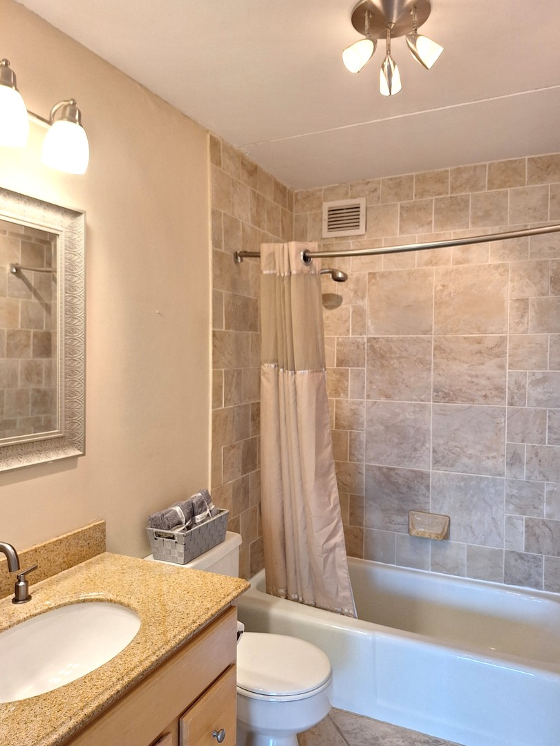 2015 S Finley Road #203, Lombard, IL 60148