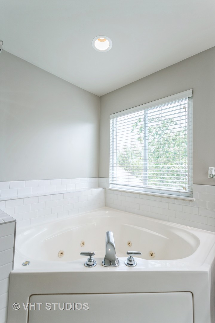 170 Christine Way, Bolingbrook, IL 60440