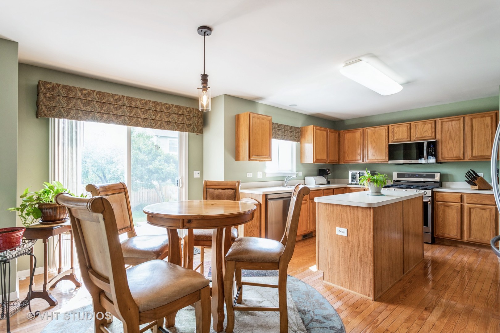 170 Christine Way, Bolingbrook, IL 60440