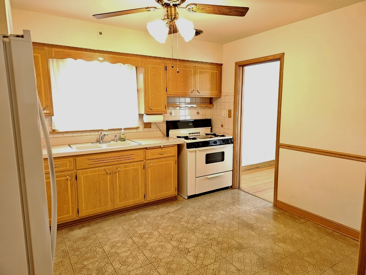 3132 W 101st Place, Evergreen Park, IL 60805