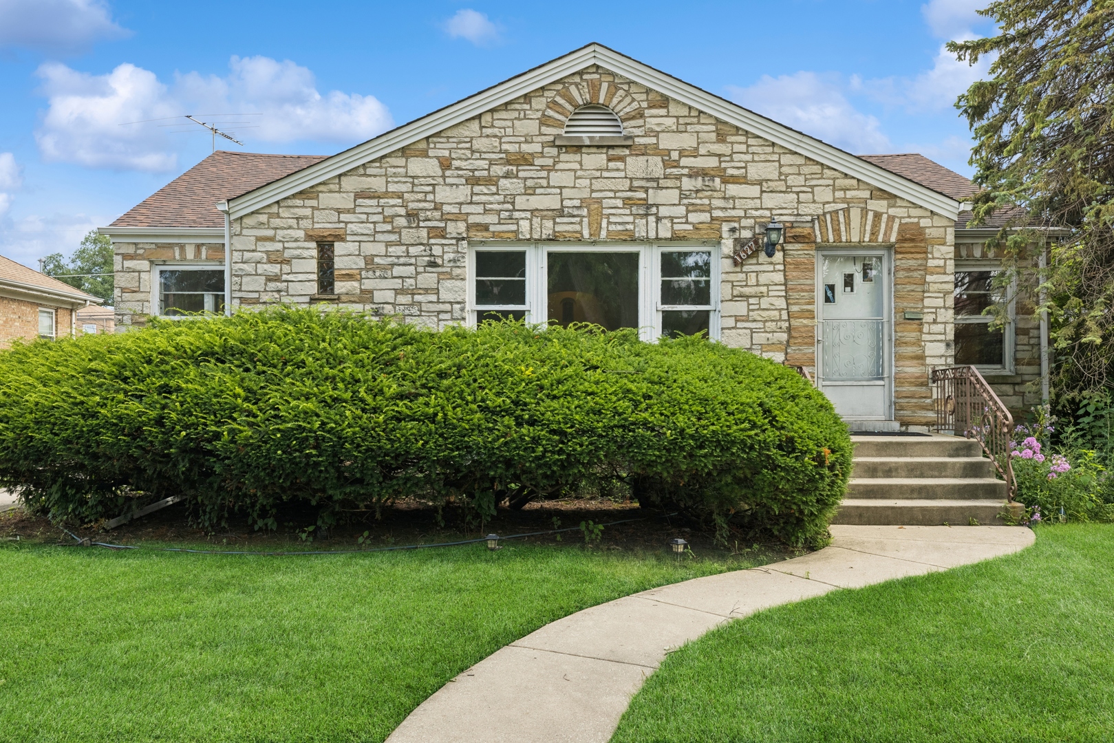 1627 N 76th Avenue, Elmwood Park, IL 60707
