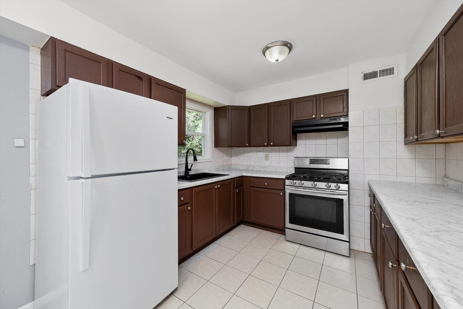 180 WASHINGTON Street, Park Forest, IL 60466