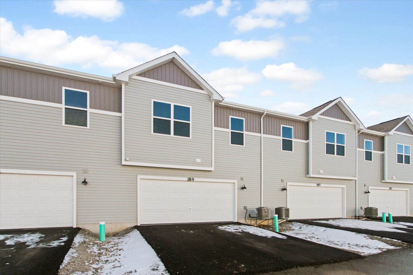 269 Kingsport Drive, South Elgin, IL 60177