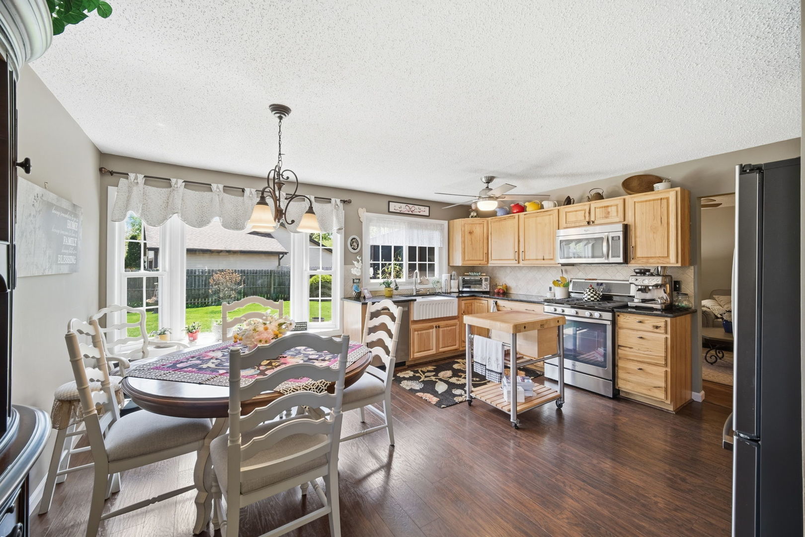 2S631 Angeline Court, Warrenville, IL 60555