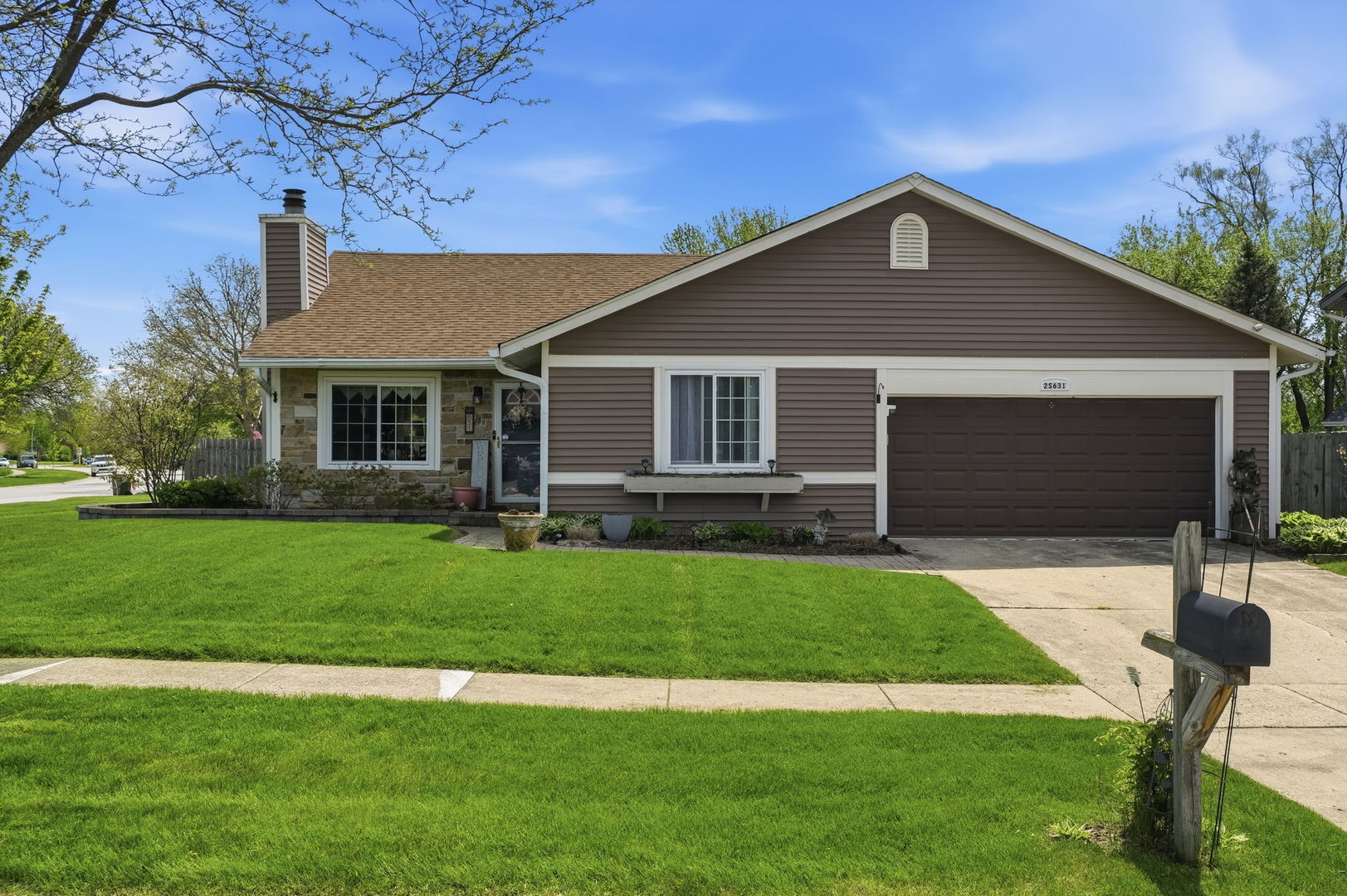 2S631 Angeline Court, Warrenville, IL 60555