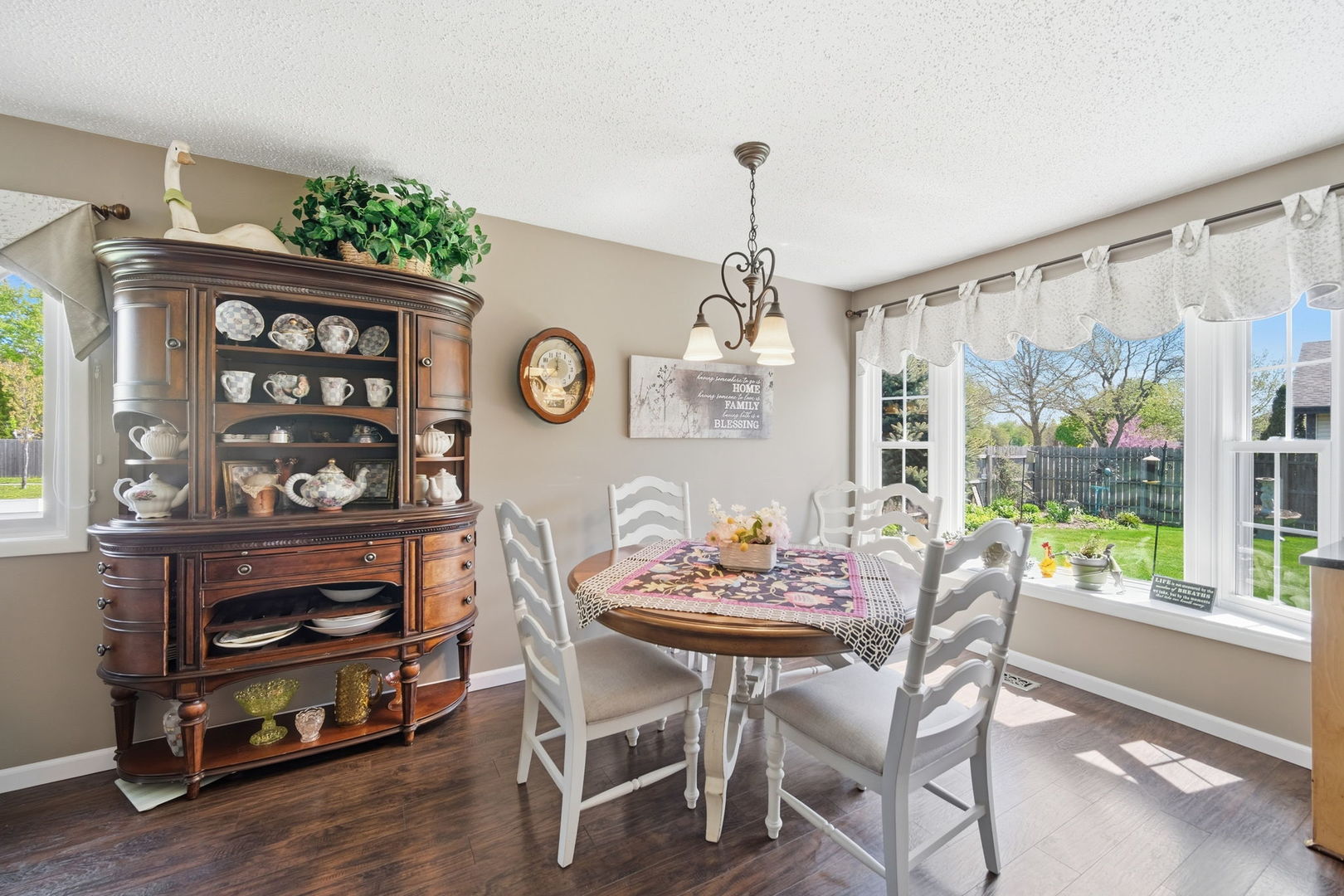 2S631 Angeline Court, Warrenville, IL 60555