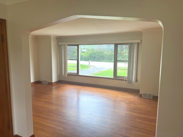 8450 Wolf Road, Willow Springs, IL 60480