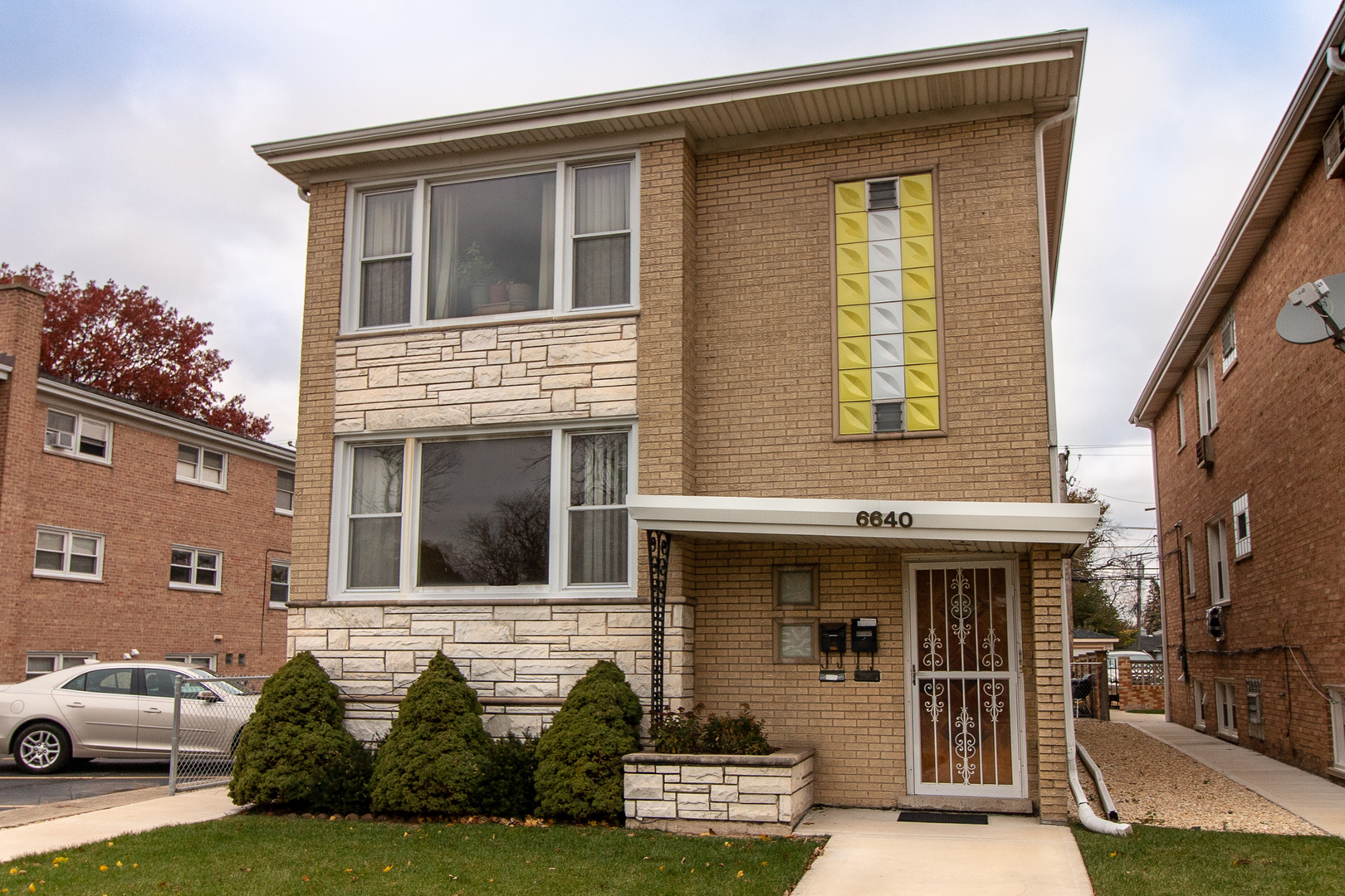 6640 W Gunnison Street #2, Harwood Heights, IL 60706