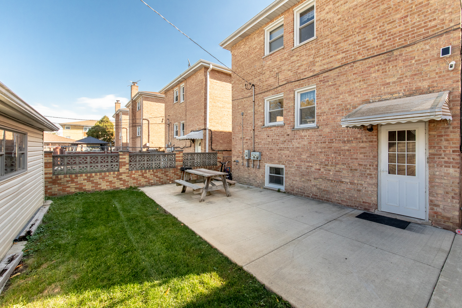 6640 W Gunnison Street #2, Harwood Heights, IL 60706
