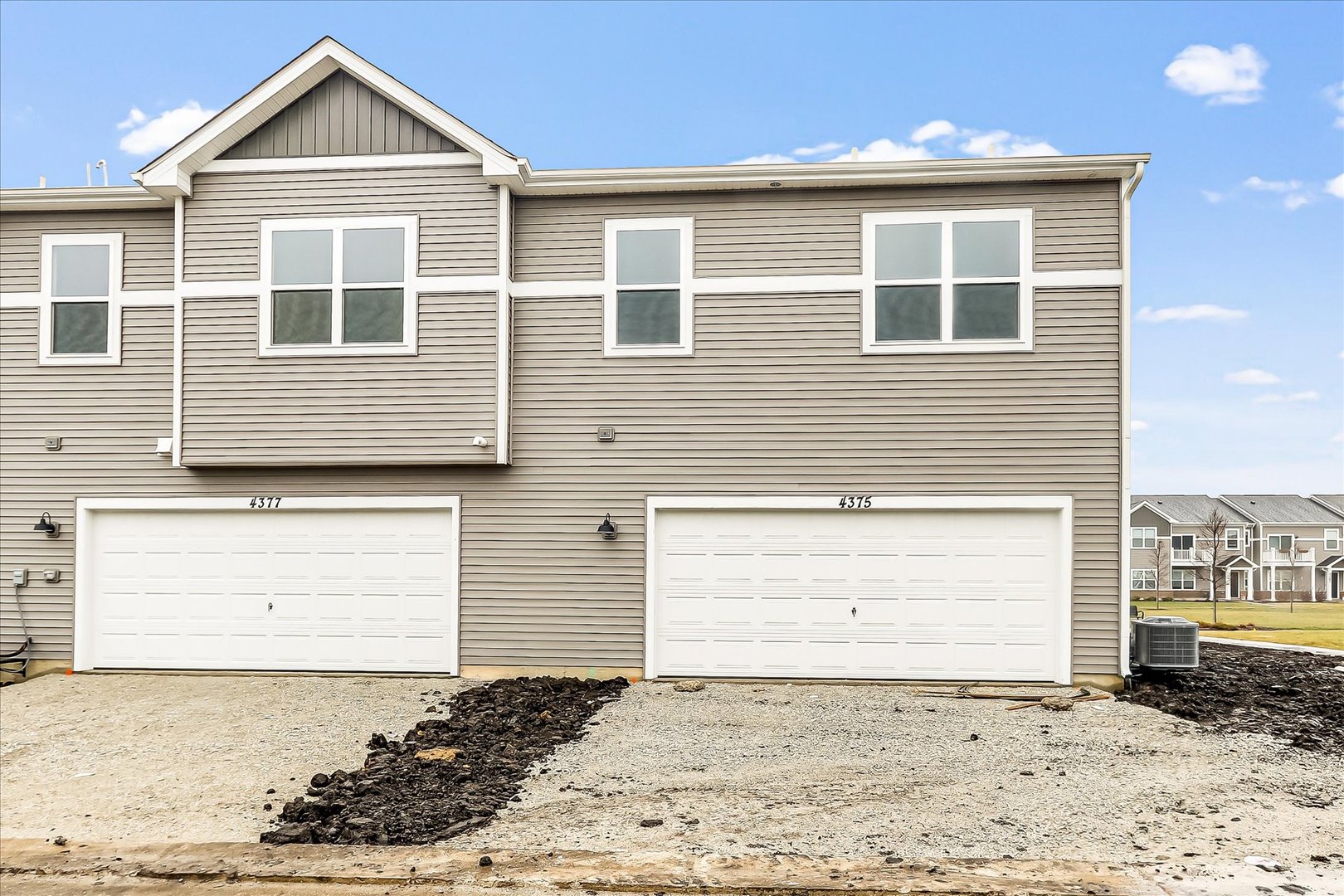 291 Kingsport Drive, South Elgin, IL 60177