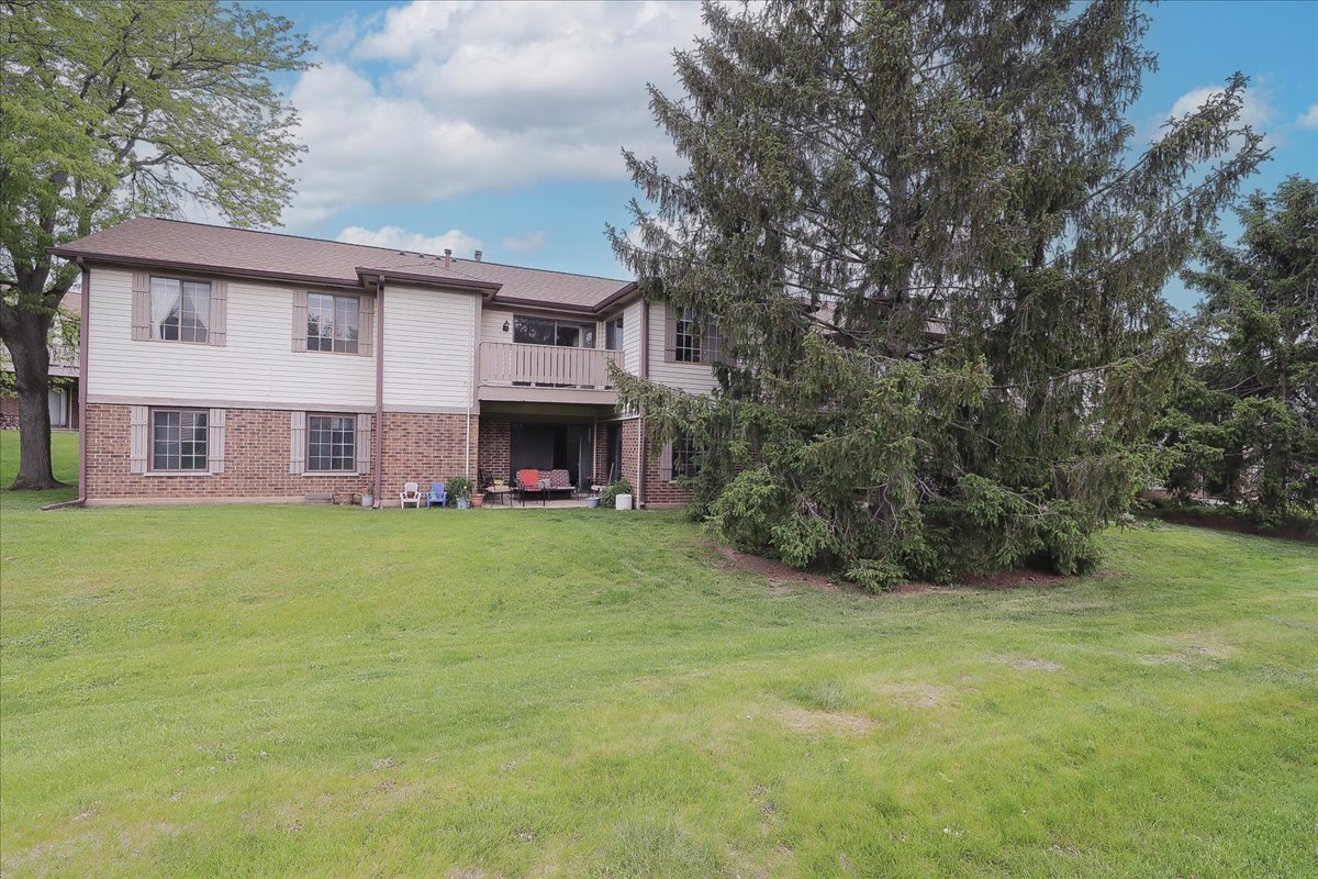 1611 W Partridge Court #8, Arlington Heights, IL 60004