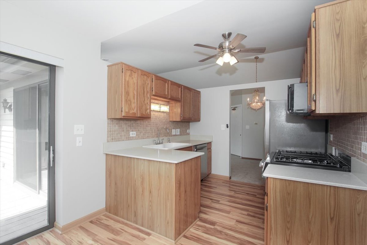 1611 W Partridge Court #8, Arlington Heights, IL 60004