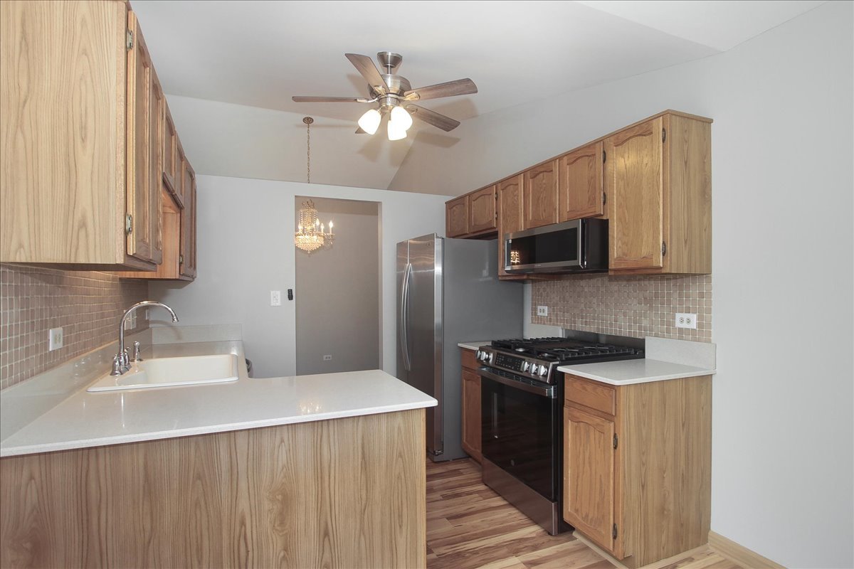 1611 W Partridge Court #8, Arlington Heights, IL 60004