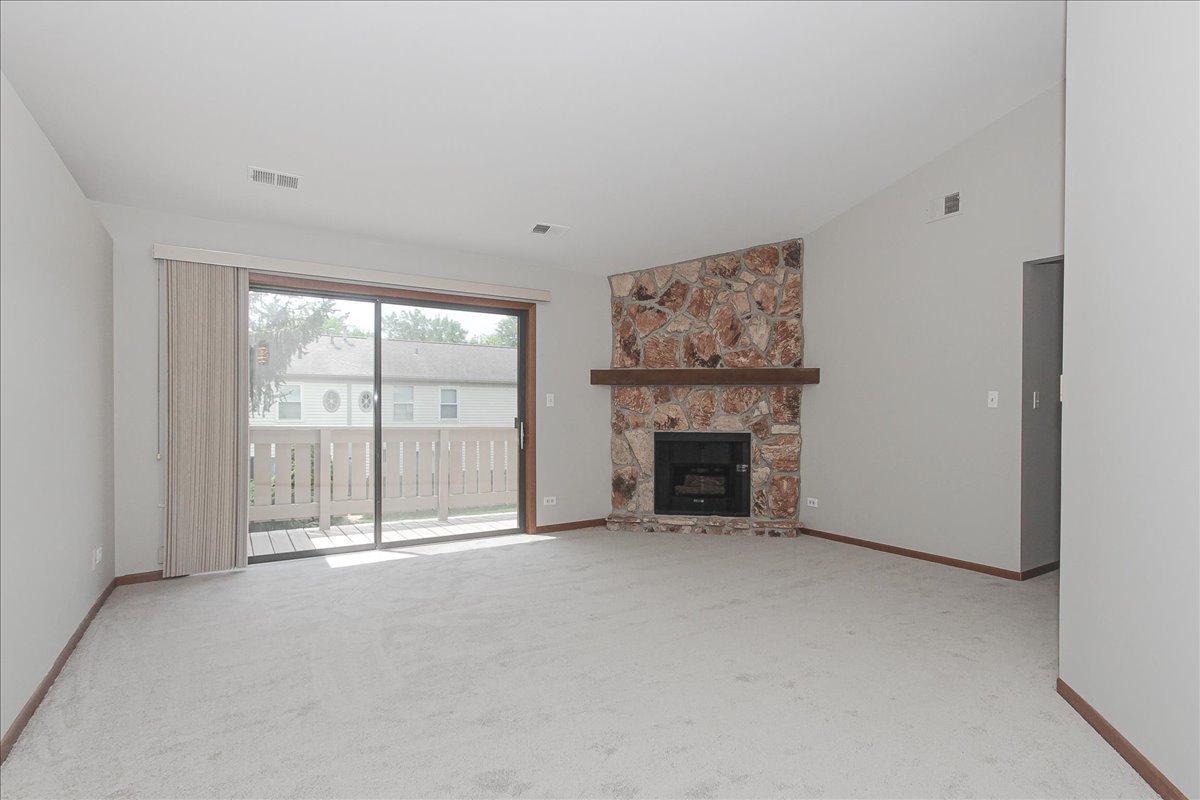 1611 W Partridge Court #8, Arlington Heights, IL 60004