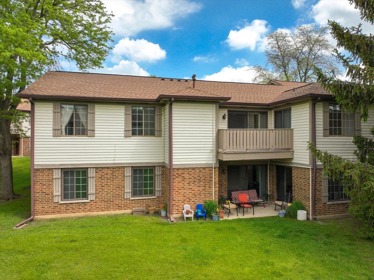1611 W Partridge Court #8, Arlington Heights, IL 60004