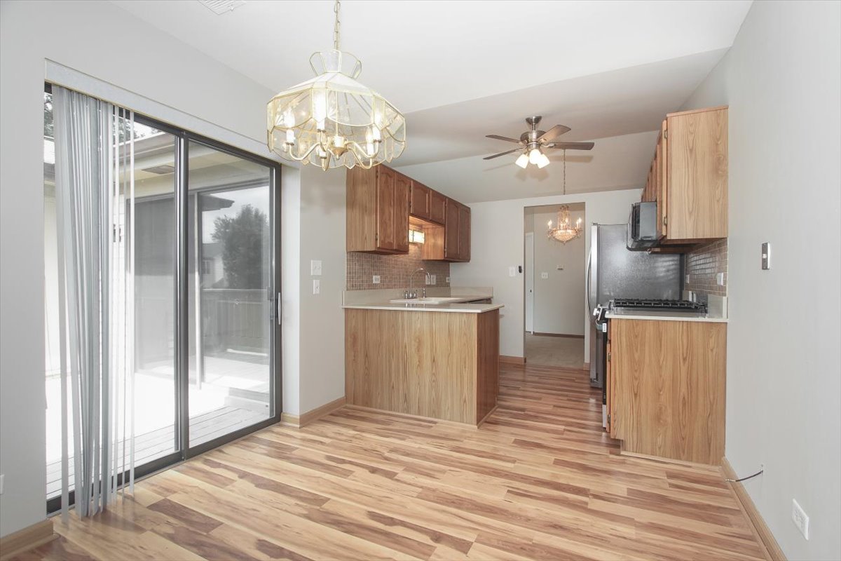 1611 W Partridge Court #8, Arlington Heights, IL 60004