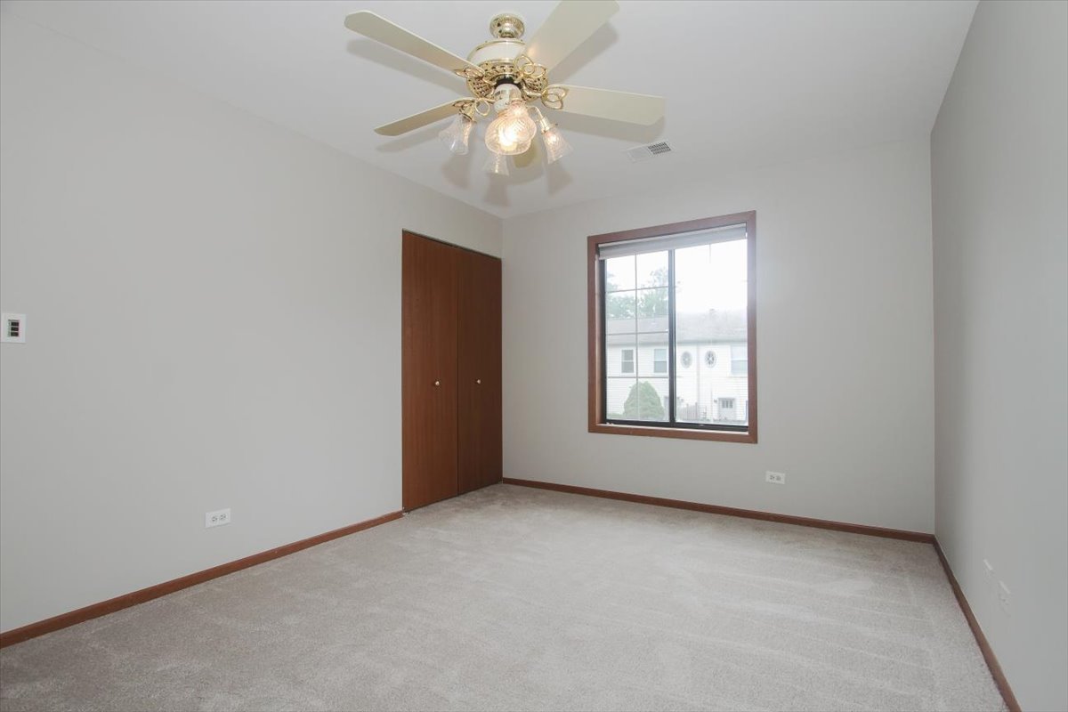 1611 W Partridge Court #8, Arlington Heights, IL 60004
