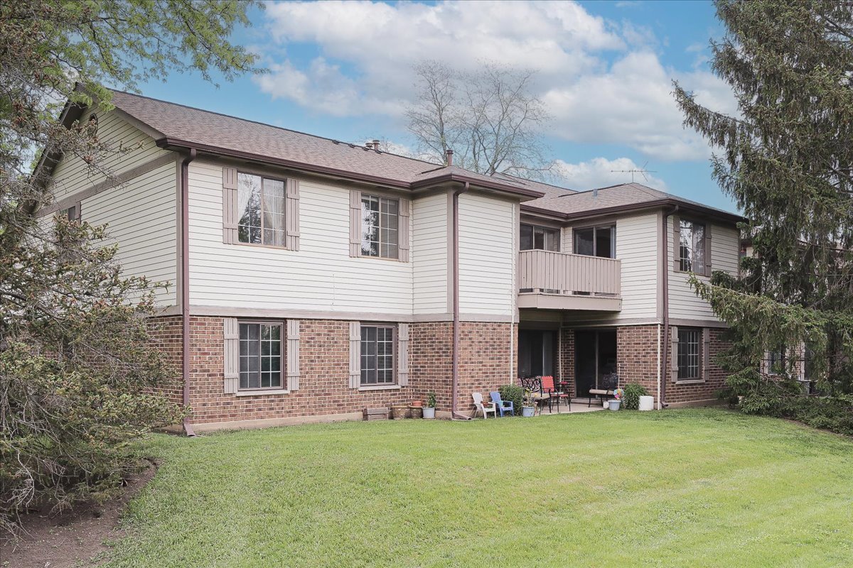 1611 W Partridge Court #8, Arlington Heights, IL 60004