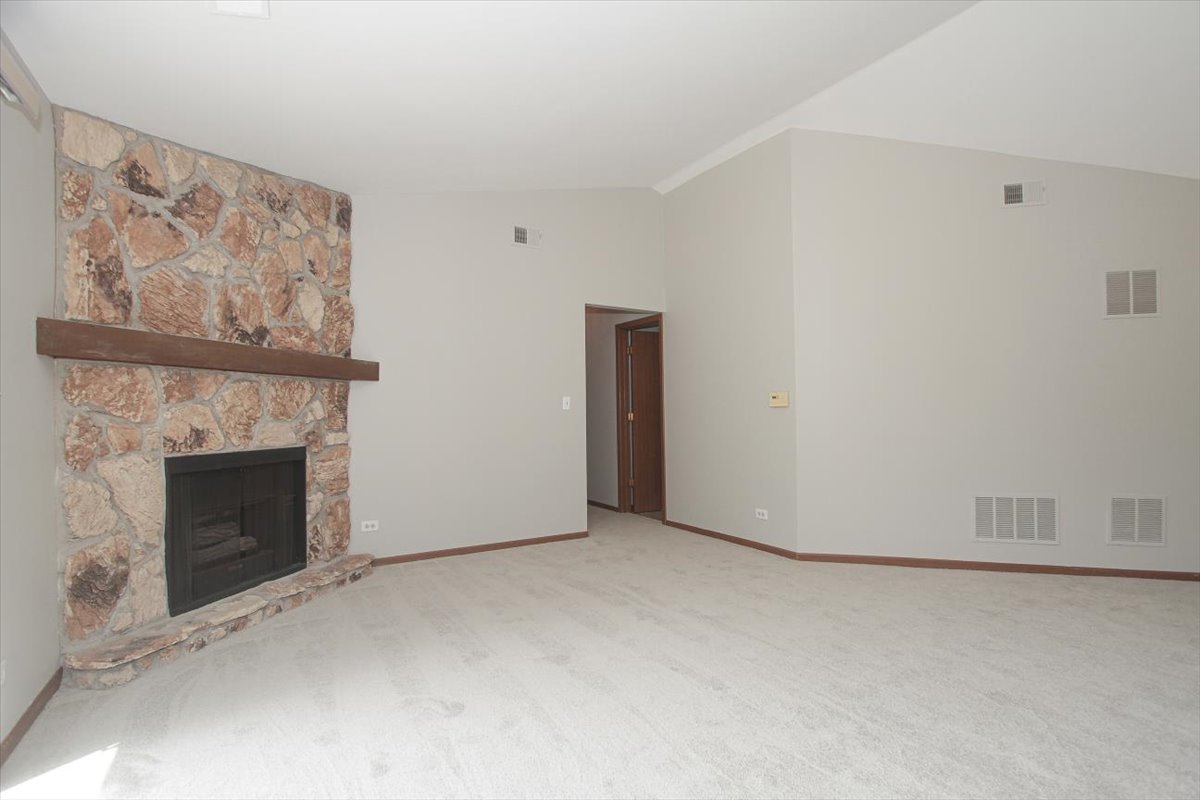 1611 W Partridge Court #8, Arlington Heights, IL 60004