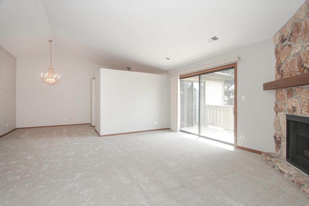 1611 W Partridge Court #8, Arlington Heights, IL 60004