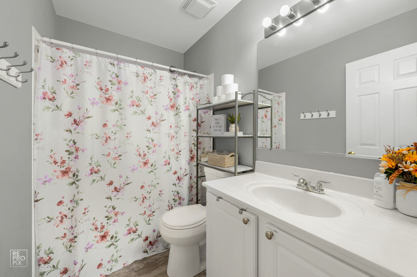 1745 N Frolic Avenue, Waukegan, IL 60085