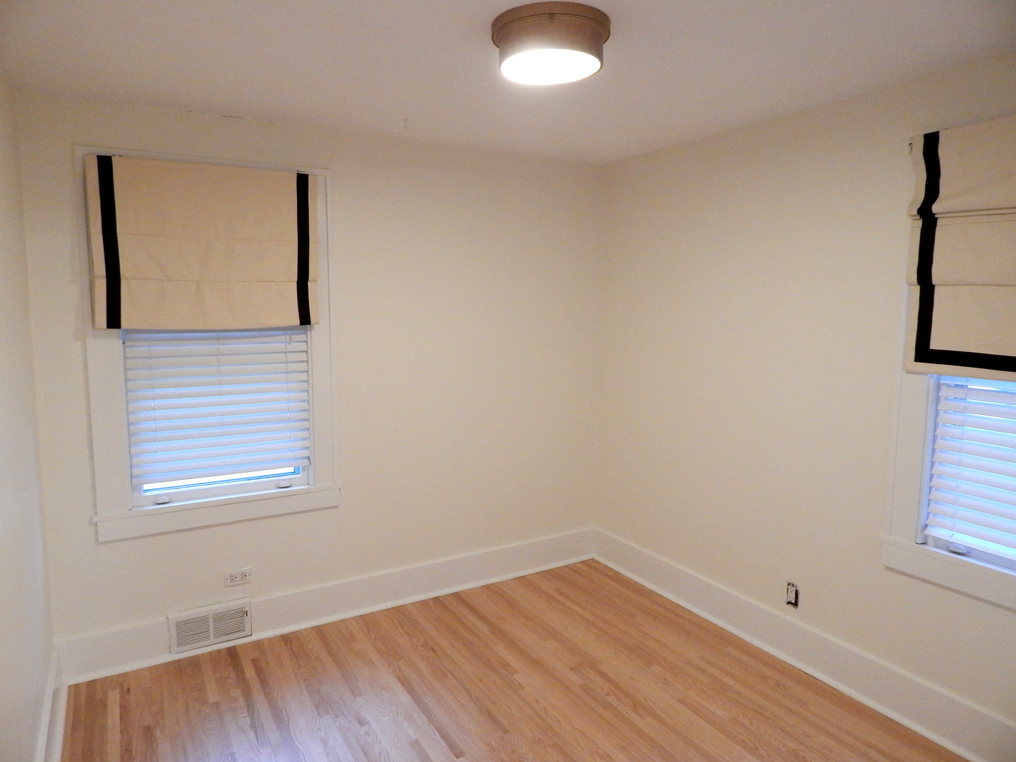116 E Madison Avenue, Wheaton, IL 60187