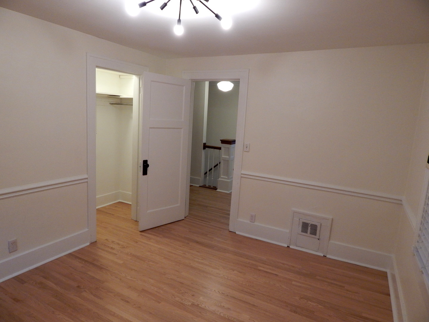 116 E Madison Avenue, Wheaton, IL 60187