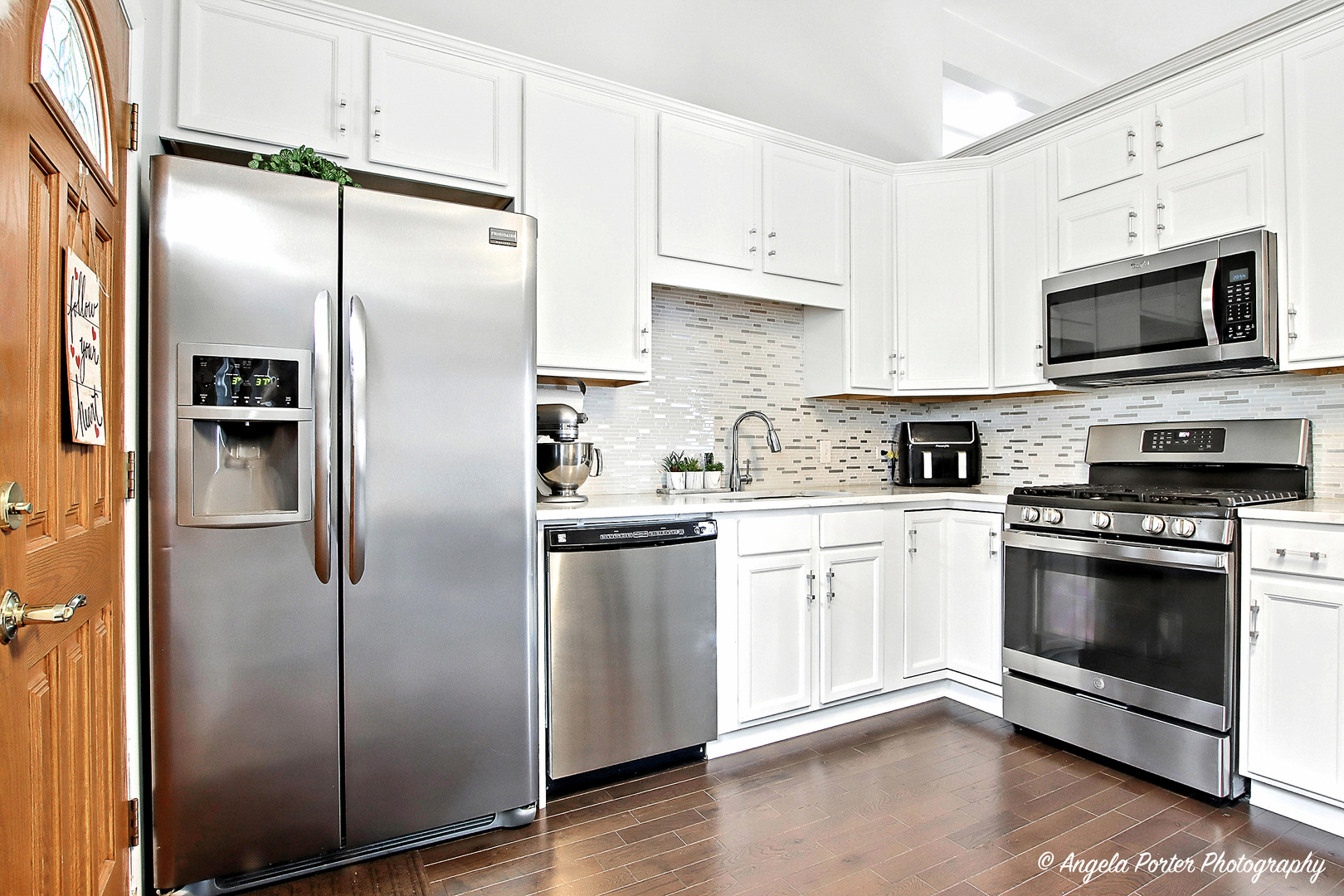 828 Ridge Avenue, Mundelein, IL 60060