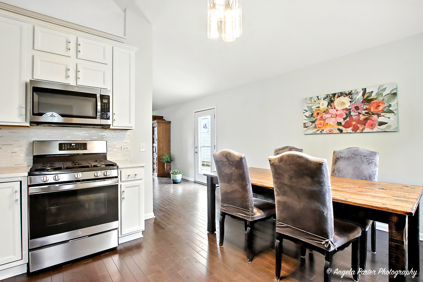 828 Ridge Avenue, Mundelein, IL 60060