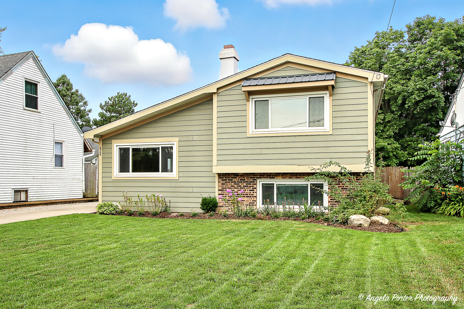 828 Ridge Avenue, Mundelein, IL 60060