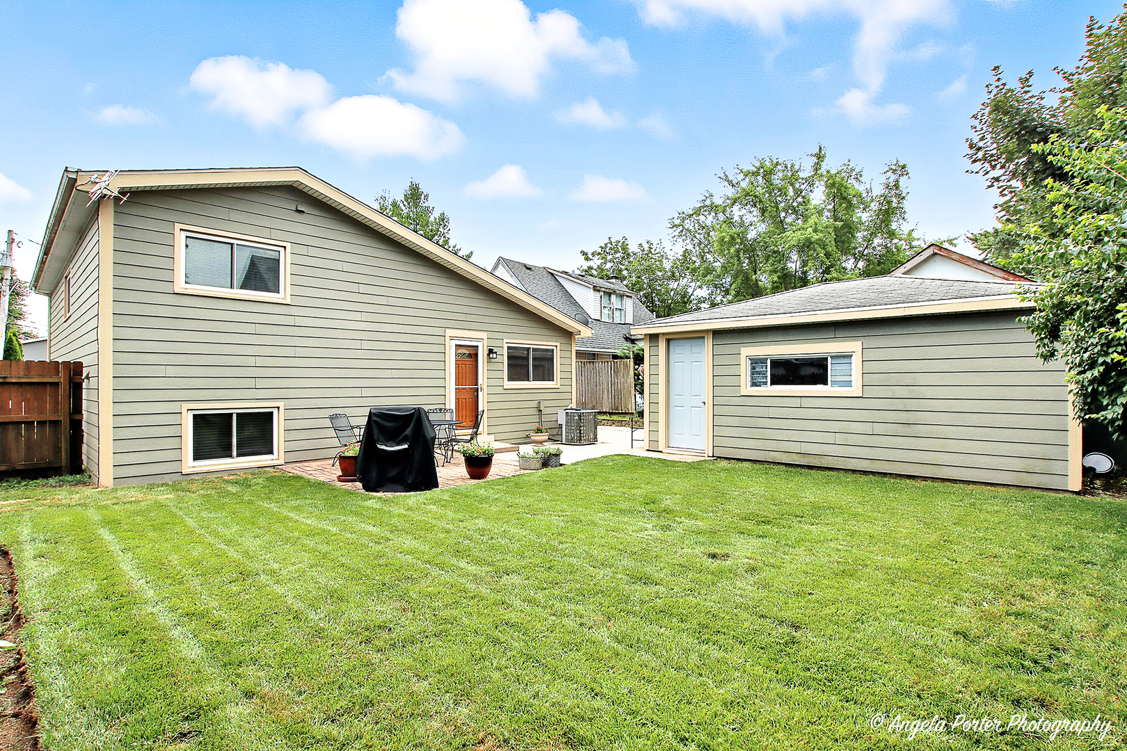 828 Ridge Avenue, Mundelein, IL 60060