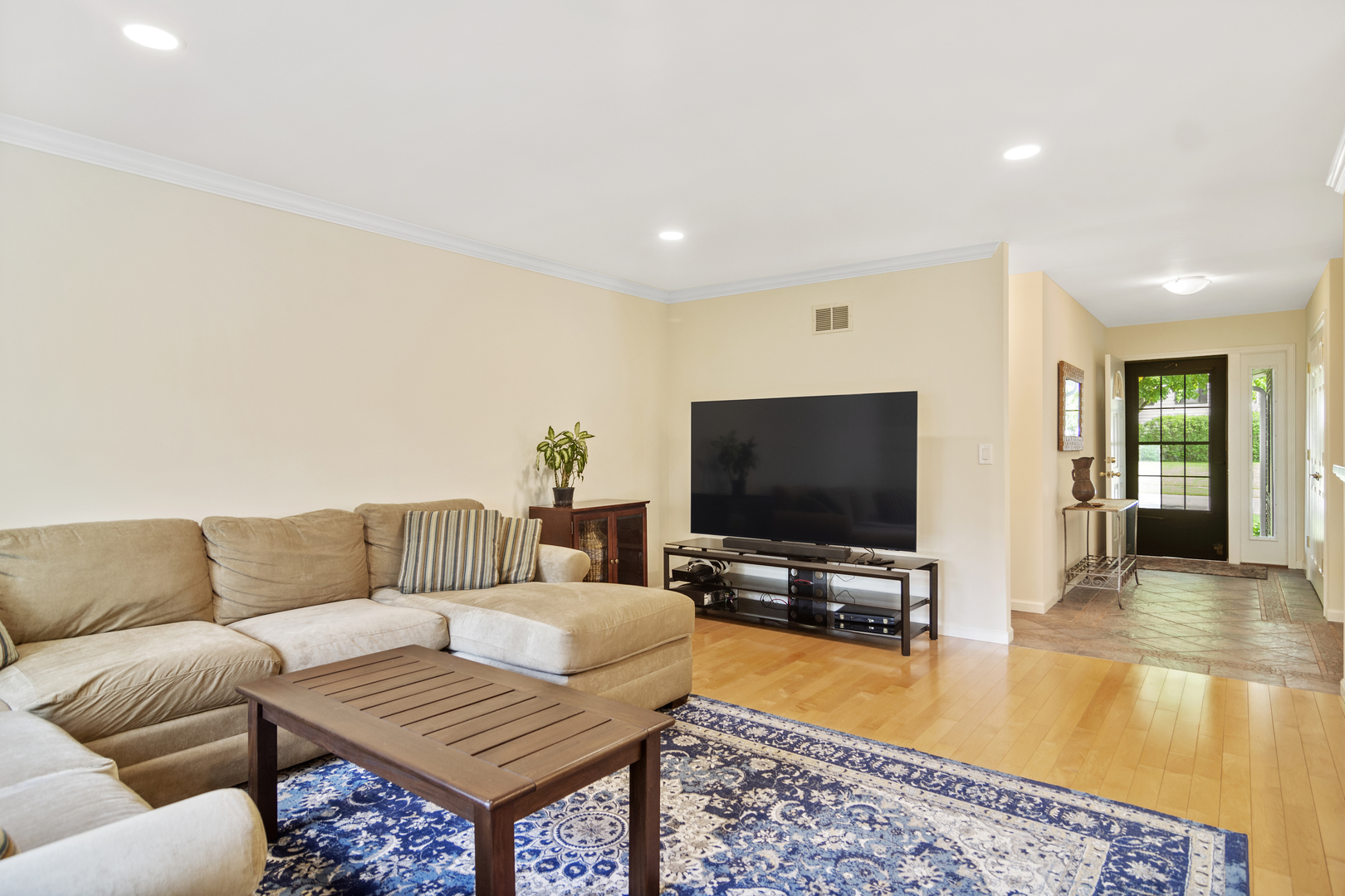 812 Saratoga Lane, Buffalo Grove, IL 60089