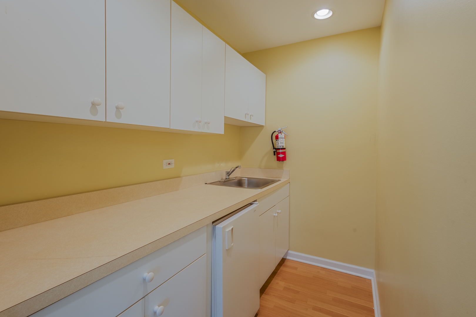 152 Burlington Avenue, Clarendon Hills, IL 60514