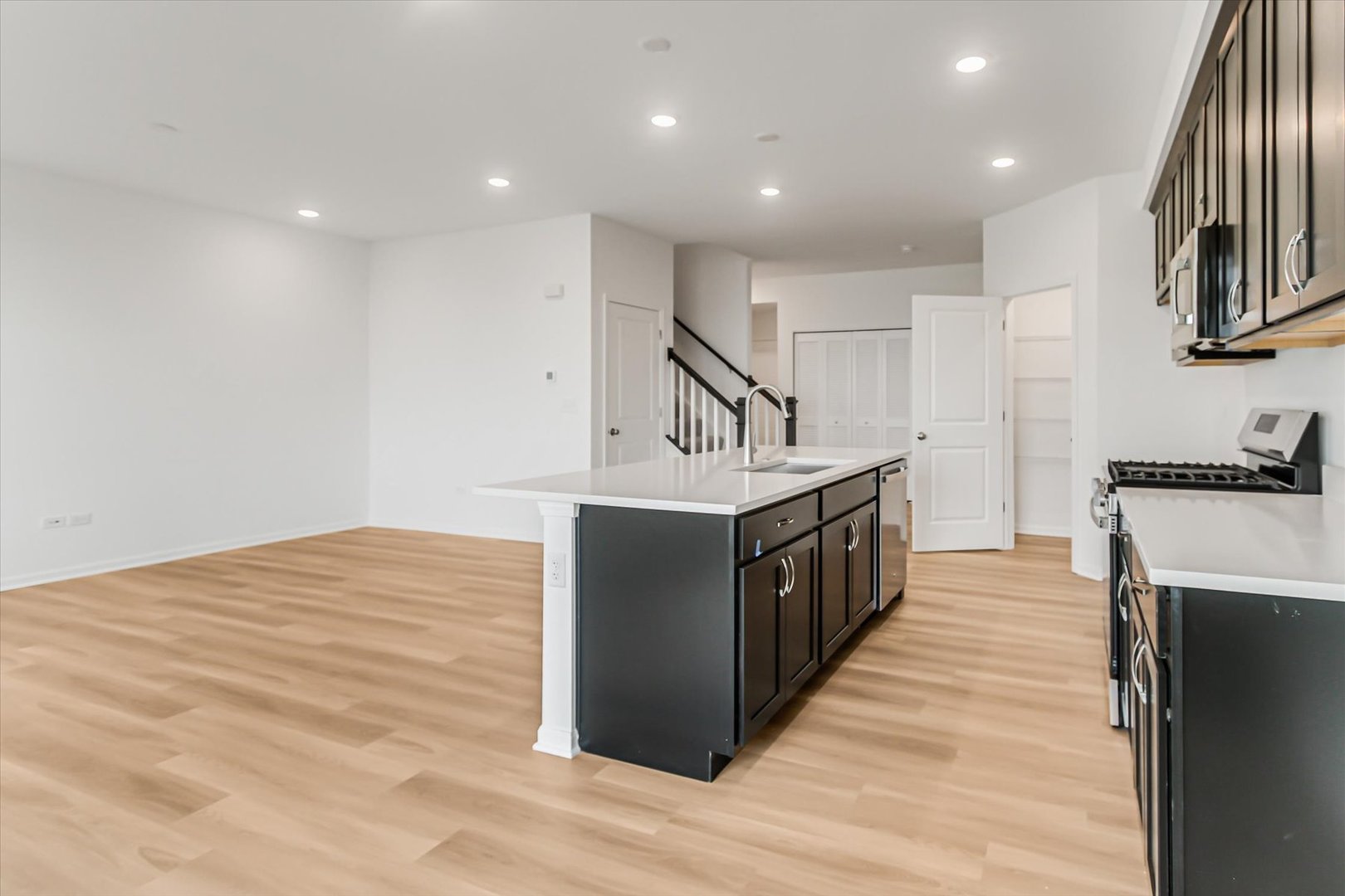 1850 Fulton Street, Woodridge, IL 60517